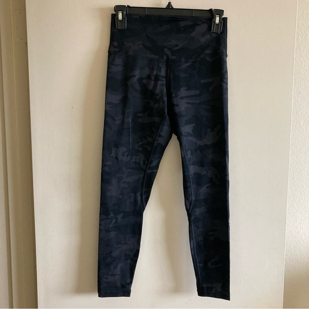 Titan High Rise Leggings Black Camo | Size 8 | Good Condition
